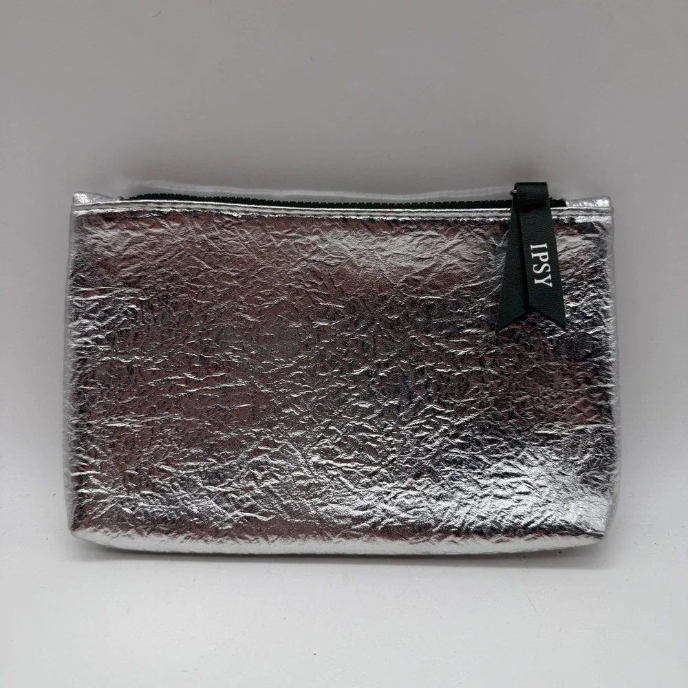 IPSY Makeup Bag Womens Silver Crinkled Metallic Textured Zipper Pouch 020600